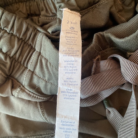 Lululemon Hotty Hot Short (Long 4")
Dark Olive shorts athletic running size 2 - Picture 6 of 13